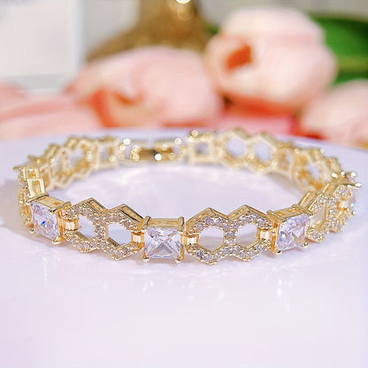 A High Quality Pentagram Chain Ring Bracelet，Inlaid AAA CZ Zircon and Gold Coating，Jewelry Suitable for Fashionable Women。