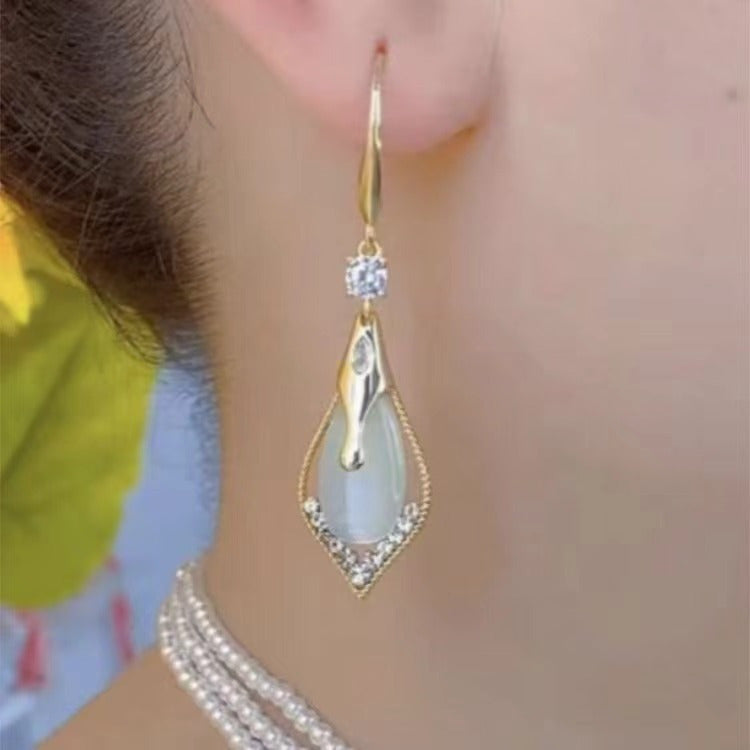 Exquisite Moonstone Drop Earrings - Hanging and Hanging Copper Jewelry，Shiny Rhinestone Ornament，Elegant and Simple Style，Exquisite Female Gift，Suitable for Any Occasion