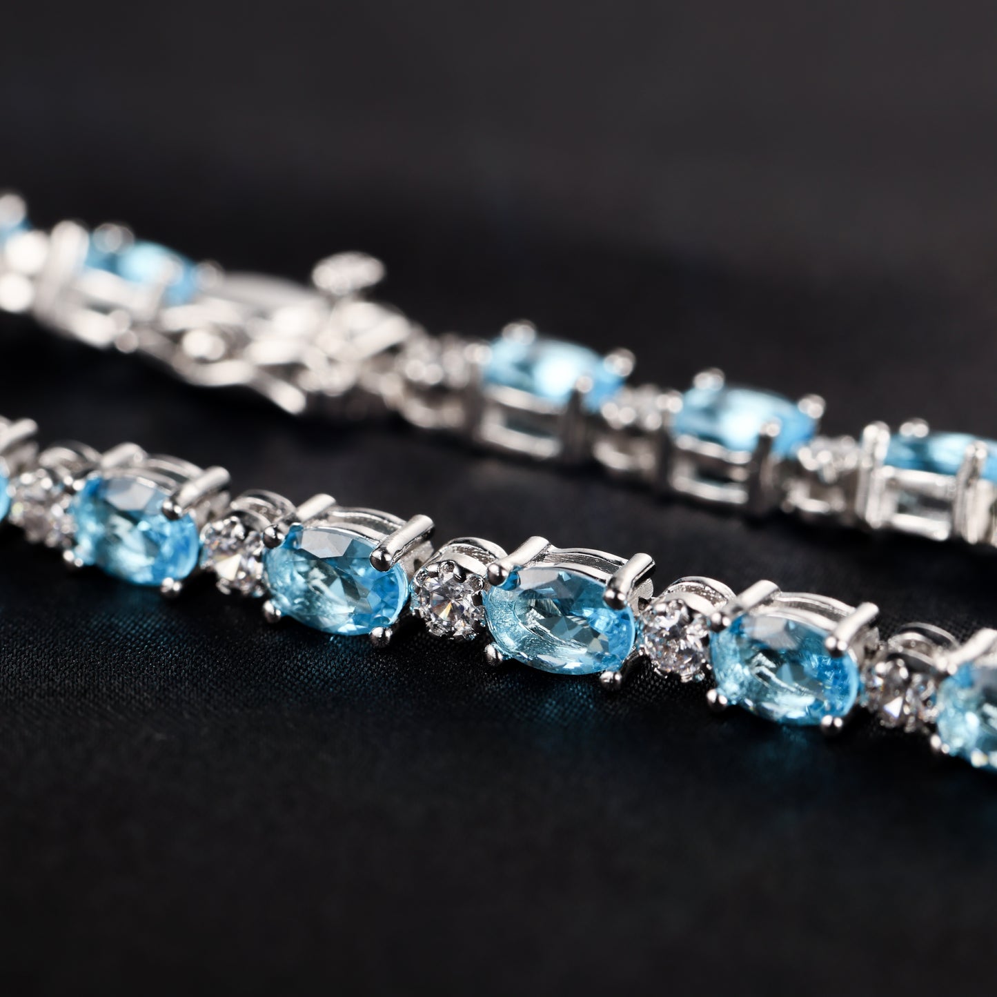 Elegant Aquamarine Crystal Bracelet，925 Sterling Silver with Natural Gemstone，Valentine's Day、Wedding、Romantic Gift for Graduation Ceremony - Including Boutique Gift Box、Advanced、Small Design、Ventilation、Confession Party