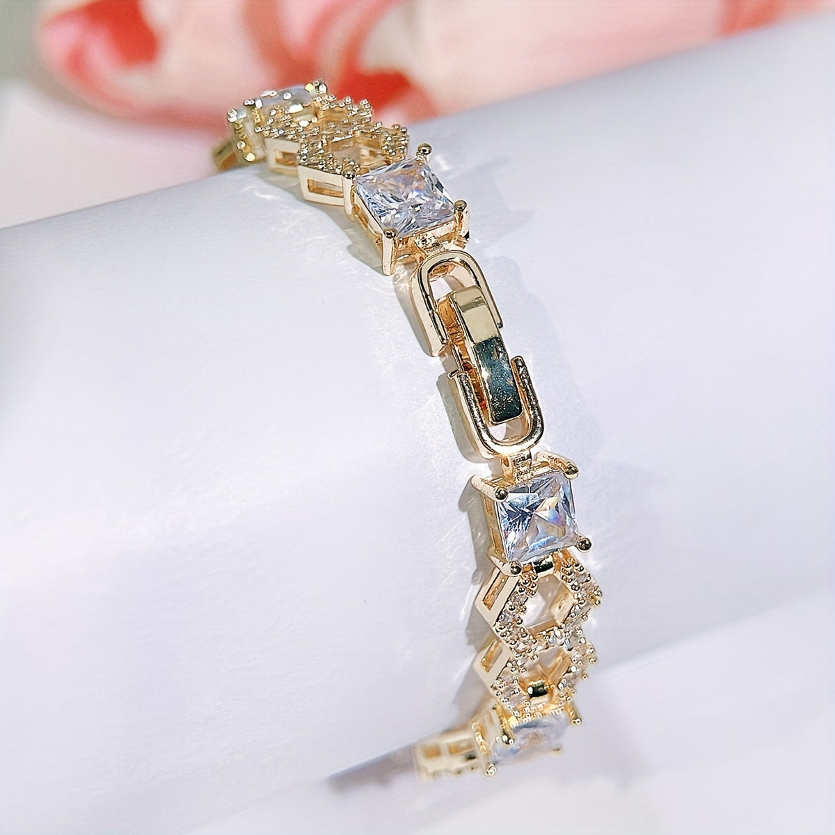 A High Quality Pentagram Chain Ring Bracelet，Inlaid AAA CZ Zircon and Gold Coating，Jewelry Suitable for Fashionable Women。