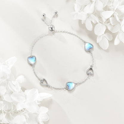 Elegant925Sterling Silver Bracelet，With Heart-Shaped Pendant，White-Plated Adjustable Chain，Inlaid Moonstone，Suitable for Daily Wear and Gift Giving。