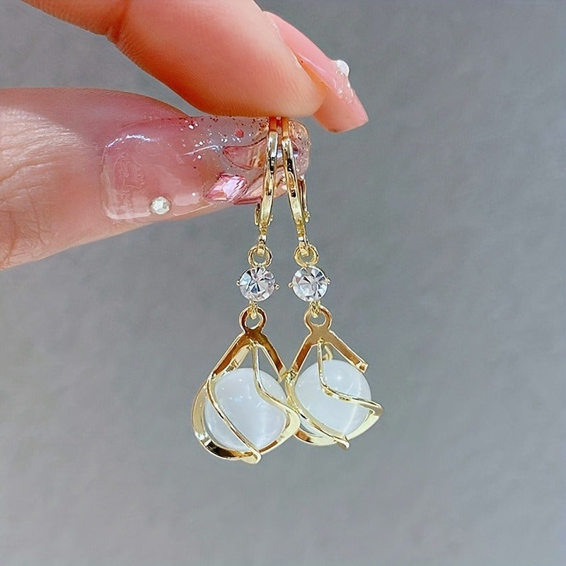 Exquisite Moonstone Drop Earrings - Hanging and Hanging Copper Jewelry，Shiny Rhinestone Ornament，Elegant and Simple Style，Exquisite Female Gift，Suitable for Any Occasion