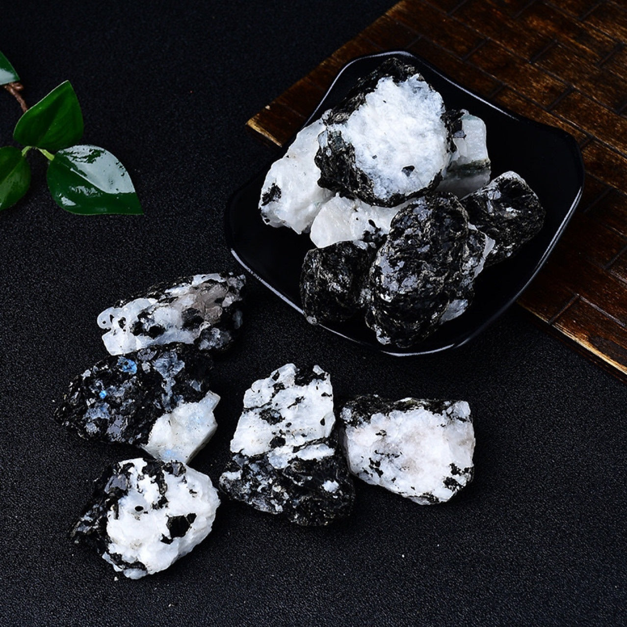 Natural Black and White Moonlight Crystal Stone Aromatherapy Stone Fragrant Stone Crystal Degaussing Flower Pot Fish Tank Decoration Ornaments Wholesale