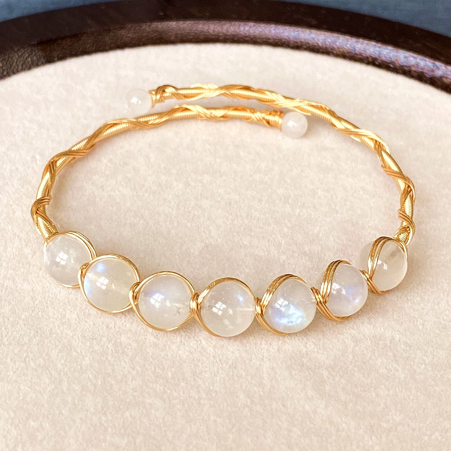 14k Gilded Winding Bracelet Natural White Moonlight Blue Moonlight Round Beads Brace Lace Bracelet Wholesale