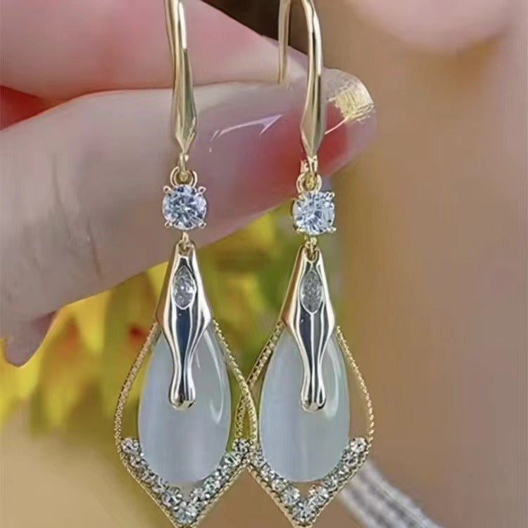 Exquisite Moonstone Drop Earrings - Hanging and Hanging Copper Jewelry，Shiny Rhinestone Ornament，Elegant and Simple Style，Exquisite Female Gift，Suitable for Any Occasion