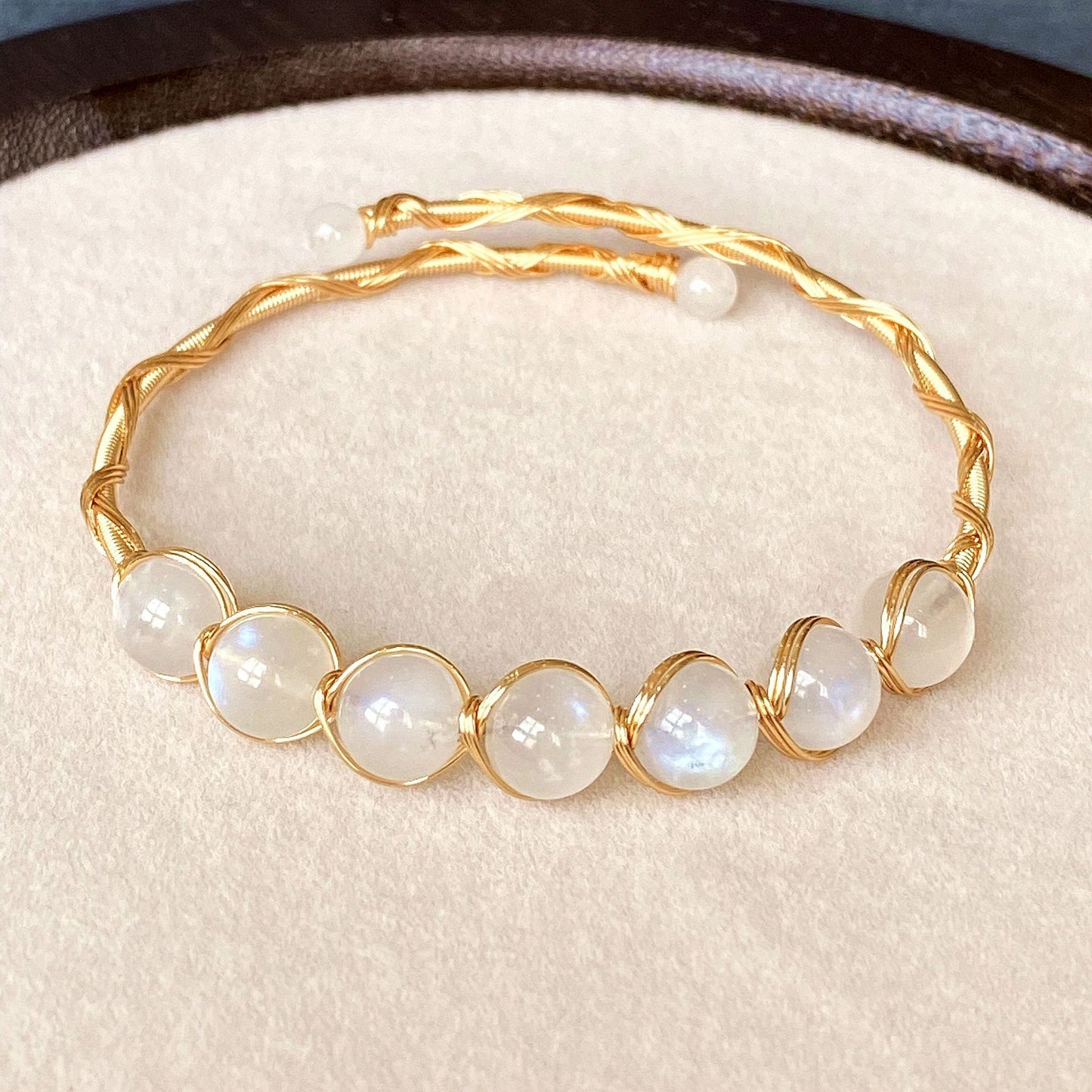 14k Gilded Winding Bracelet Natural White Moonlight Blue Moonlight Round Beads Brace Lace Bracelet Wholesale