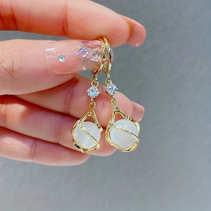 Exquisite Moonstone Drop Earrings - Hanging and Hanging Copper Jewelry，Shiny Rhinestone Ornament，Elegant and Simple Style，Exquisite Female Gift，Suitable for Any Occasion