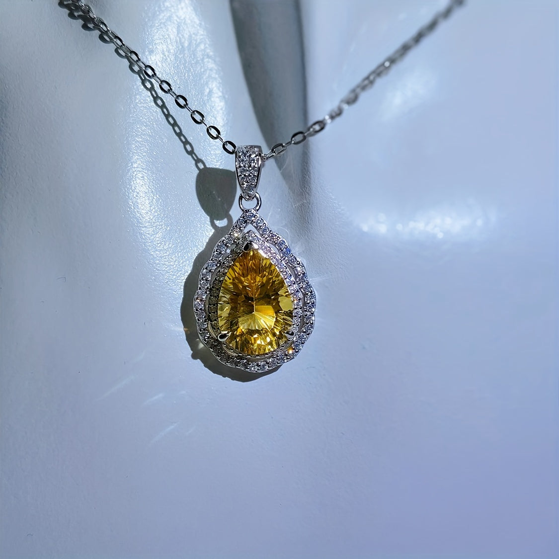 Elegant6Carat Citrine Pendant Necklace，S925Sterling Silver Material - Perfect Gift for Birthday and Special Occasions，Simple and Exquisite Design，Suitable for Daily Wear