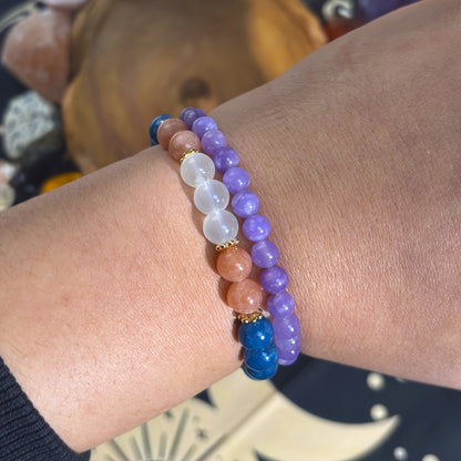 This Physical and Mental Harmony Bracelet Is Made of Blue Tourmaline and Sunstone，It Is a Handmade Ornament Suitable for Men and Women。It Is Not Only a Piece of Jewelry，It Can Also Promote Emotional Balance.，It Is a Thoughtful Holiday Gift。