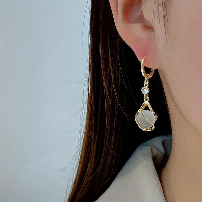 Exquisite Moonstone Drop Earrings - Hanging and Hanging Copper Jewelry，Shiny Rhinestone Ornament，Elegant and Simple Style，Exquisite Female Gift，Suitable for Any Occasion