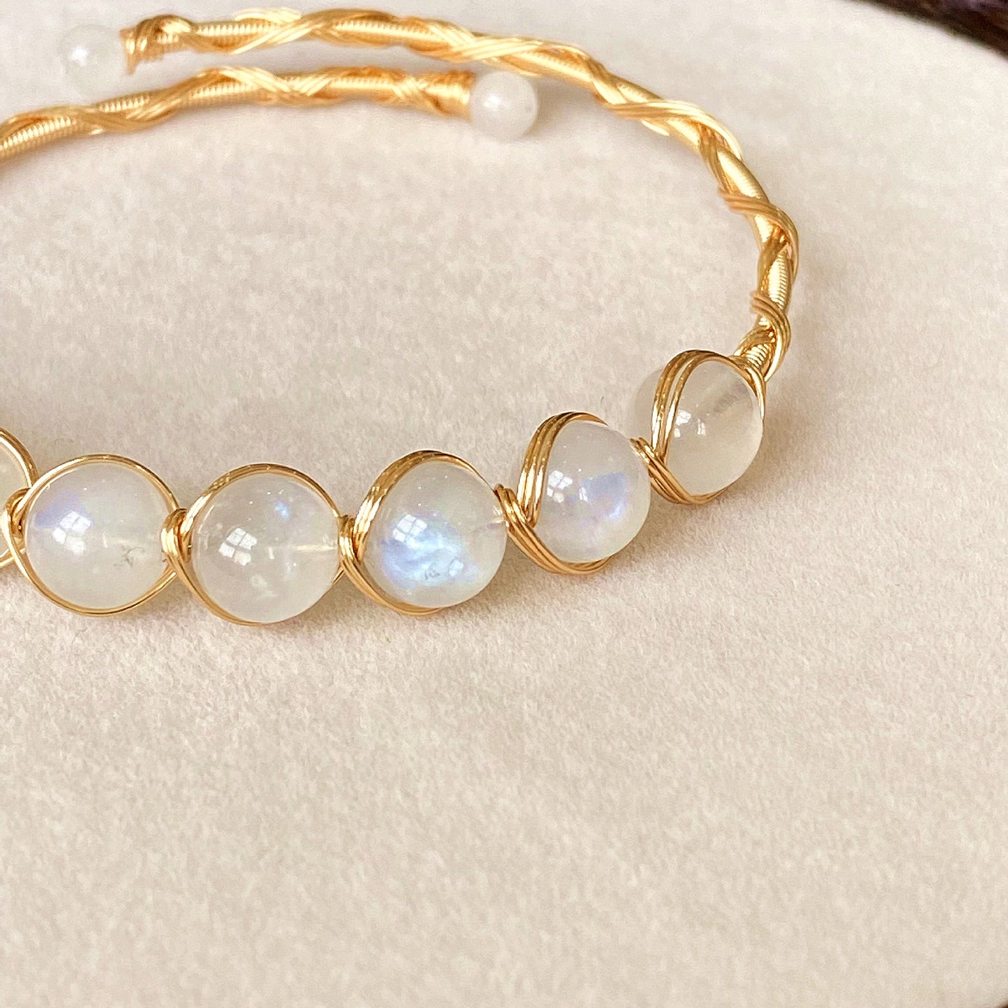 14k Gilded Winding Bracelet Natural White Moonlight Blue Moonlight Round Beads Brace Lace Bracelet Wholesale