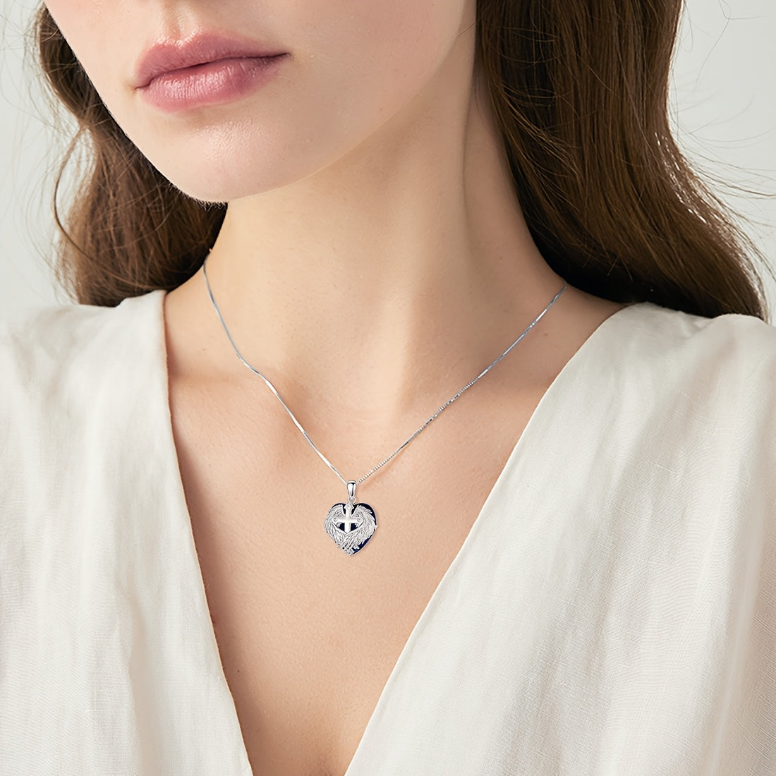 Elegant 925 Sterling Silver Cross Pendant Necklace，With Heart-Shaped Synthetic Crystal and Angel Wings，Perfect Gift for Birthday and Christmas，Jewelry Gift