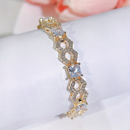 A High Quality Pentagram Chain Ring Bracelet，Inlaid AAA CZ Zircon and Gold Coating，Jewelry Suitable for Fashionable Women。