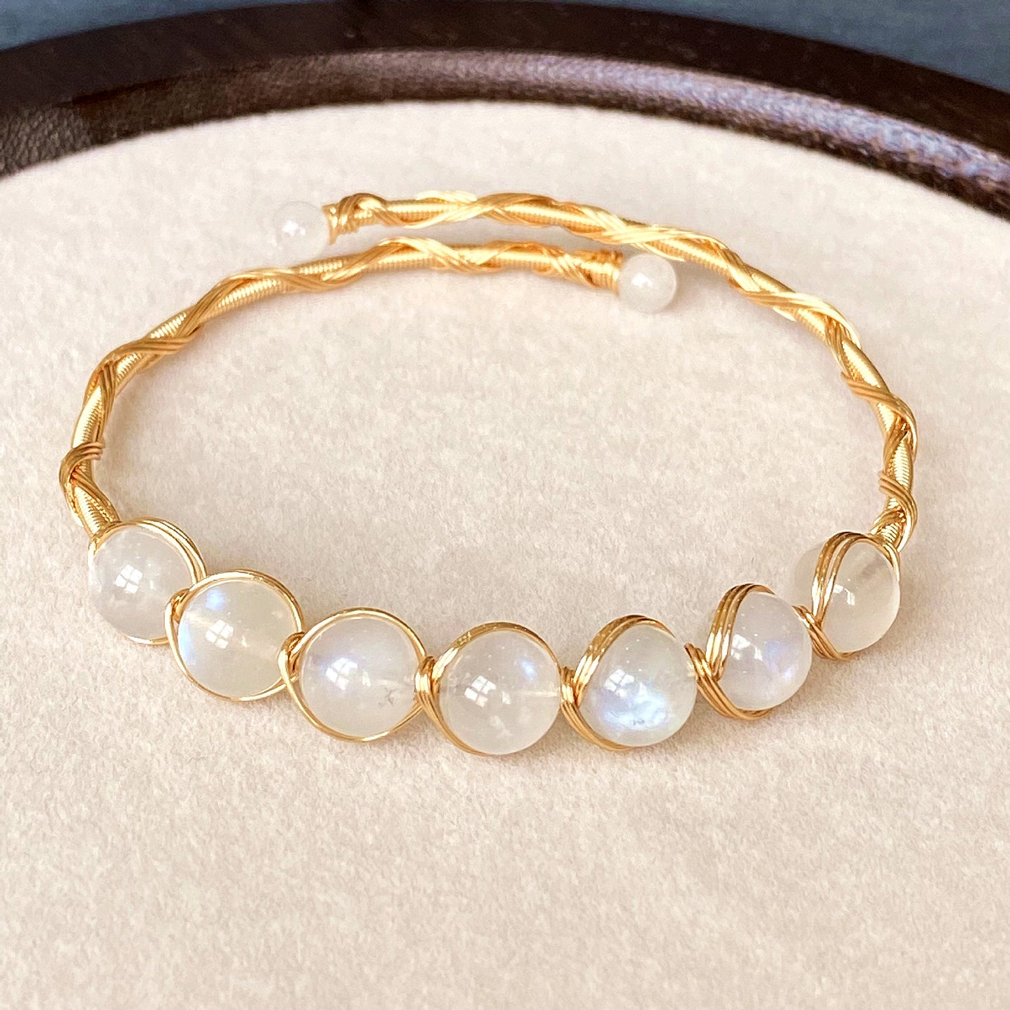 14k Gilded Winding Bracelet Natural White Moonlight Blue Moonlight Round Beads Brace Lace Bracelet Wholesale